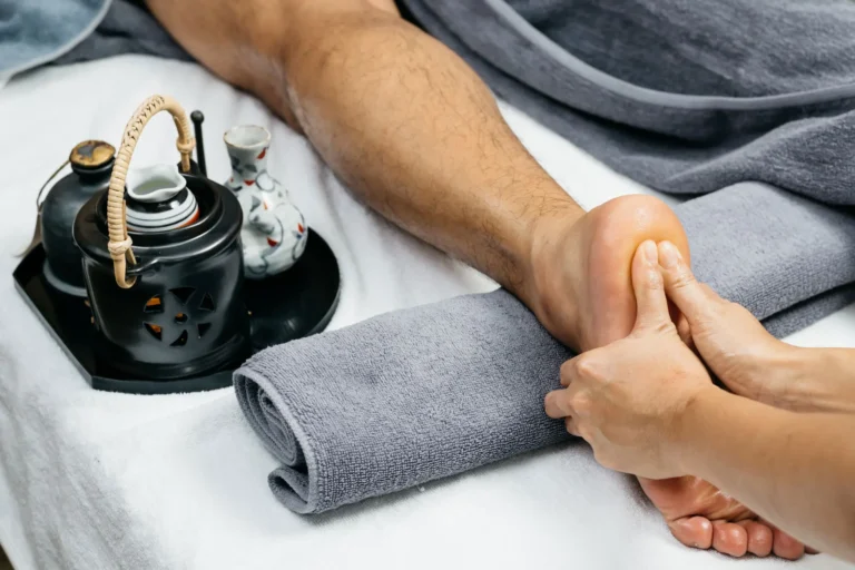 Ayurveda-padaabhyanga-hidalgomassage.jpg